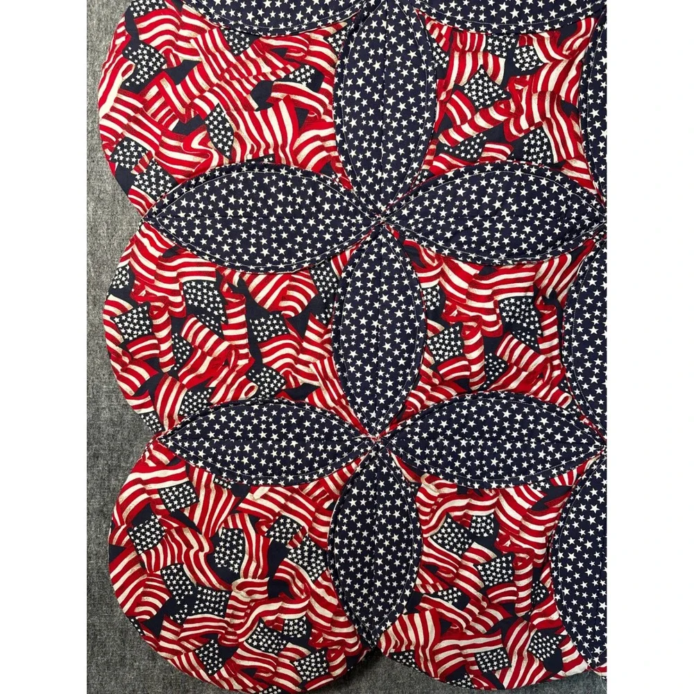Handmade Patriotic‎ Cathedral Window Quilt Scalloped American Flag Star Runner